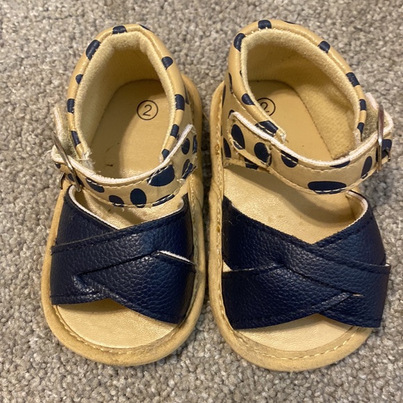 Set of two baby girl sandals; size 2 - Picture 5 of 6